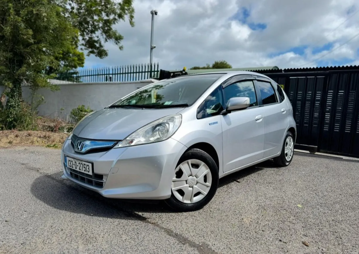 2013 HONDA FIT. LOW MILEAGE. NEW NCT. AUTO 1.3L - Image 3