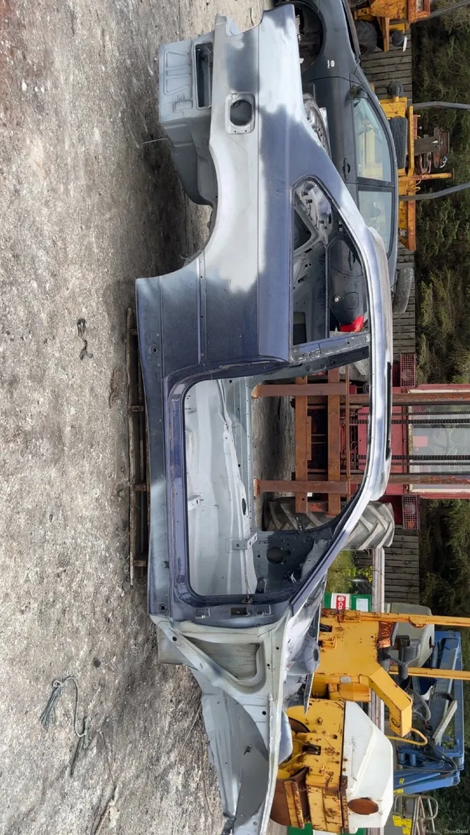 BMW 3-Series 1996 shell - Image 2