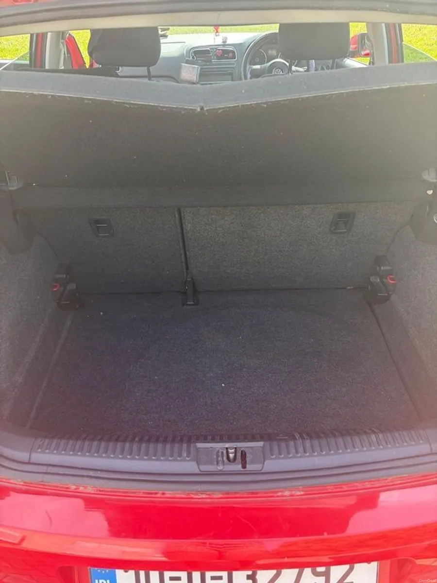 2010 Volkswagen Polo - Image 2