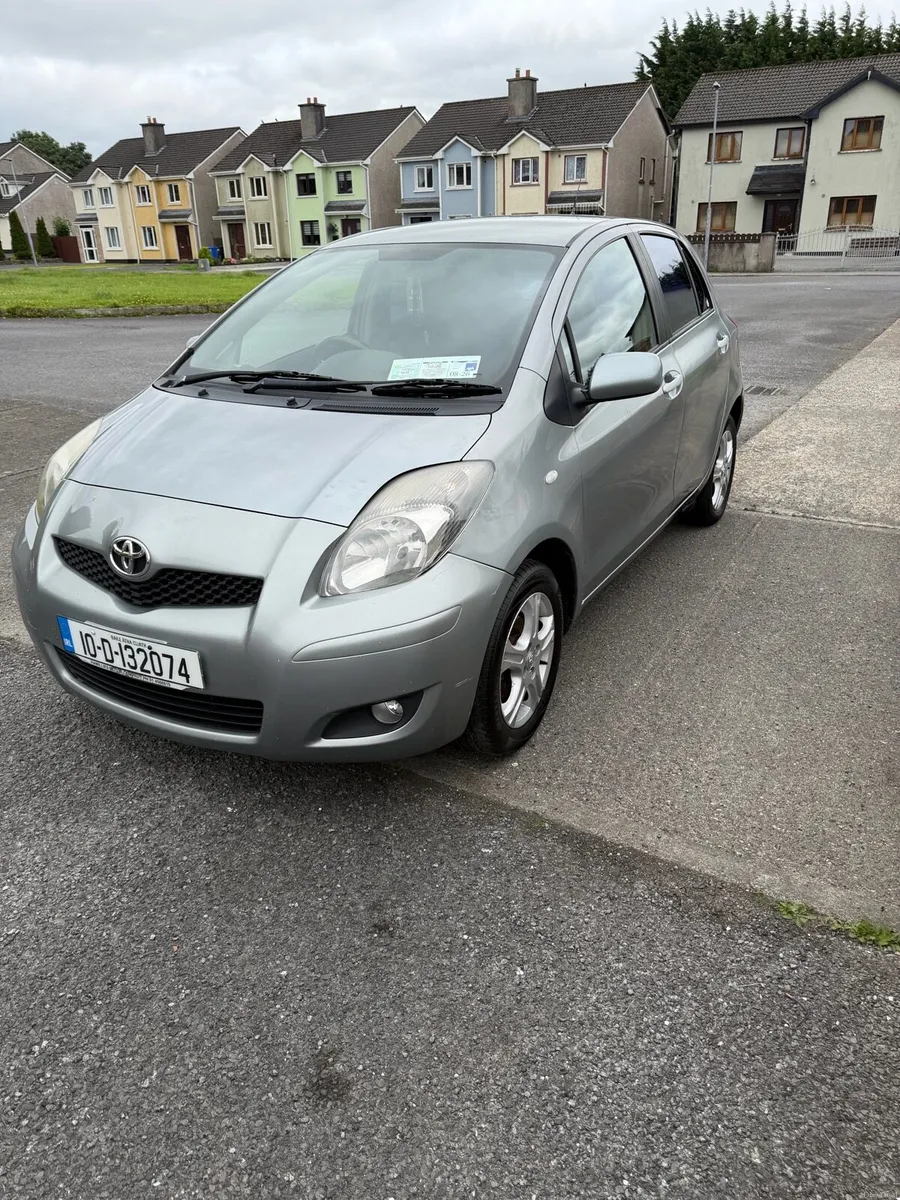 Toyota Yaris 2010 - Image 2