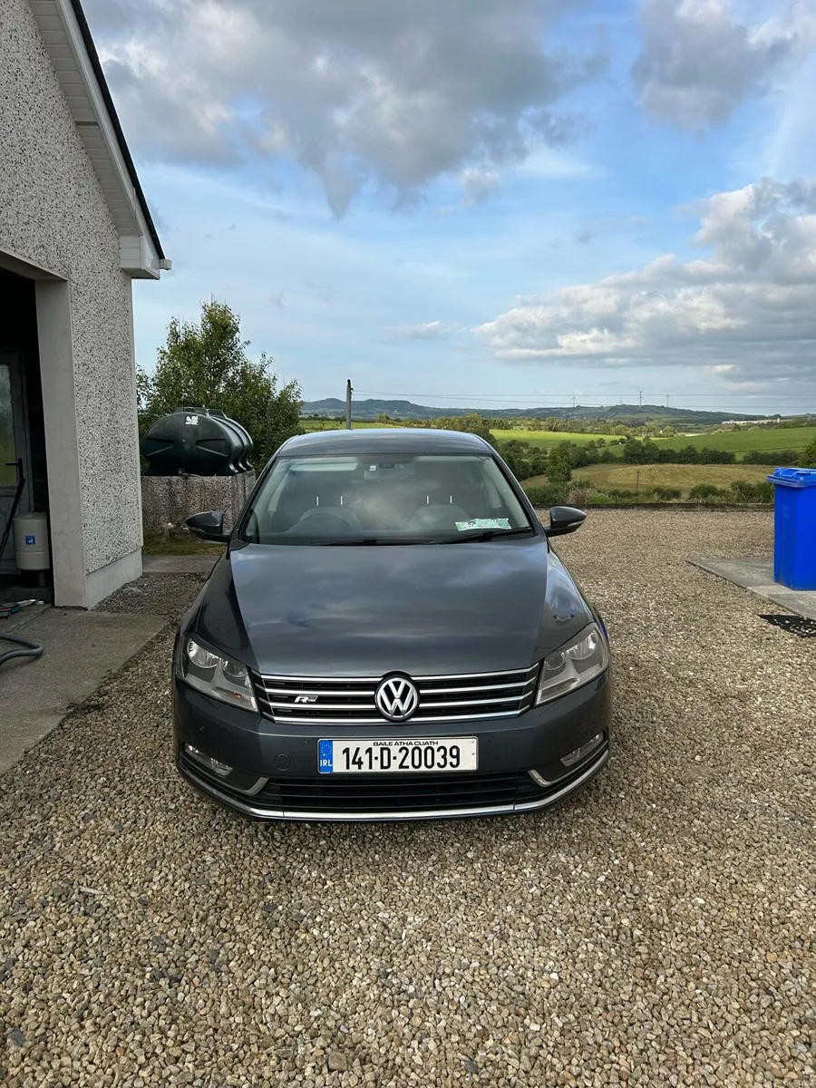 2014 Volkswagen Passat r-line - Image 3