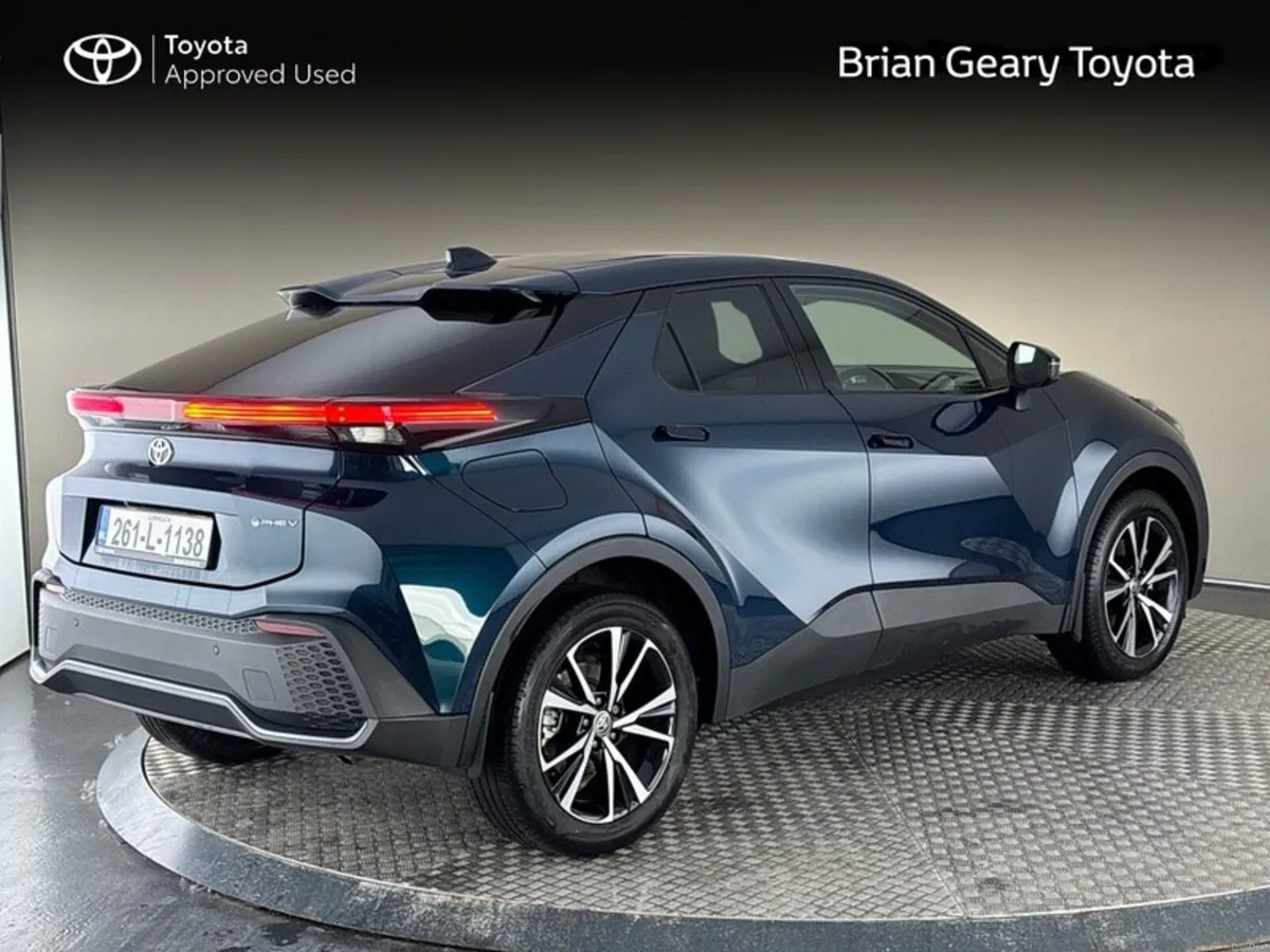 Toyota C-HR Plug in Hybrid SPORT - Image 2