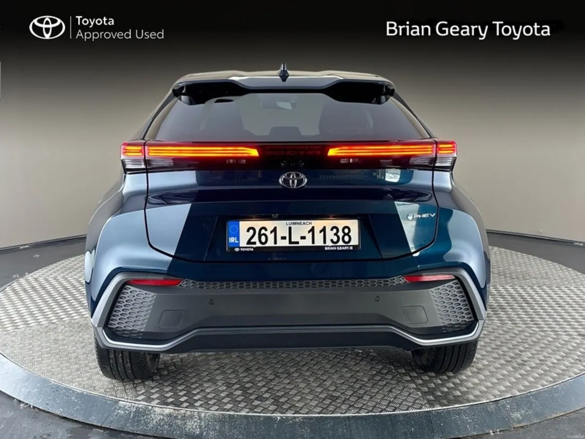 Toyota C-HR Plug in Hybrid SPORT - Image 4