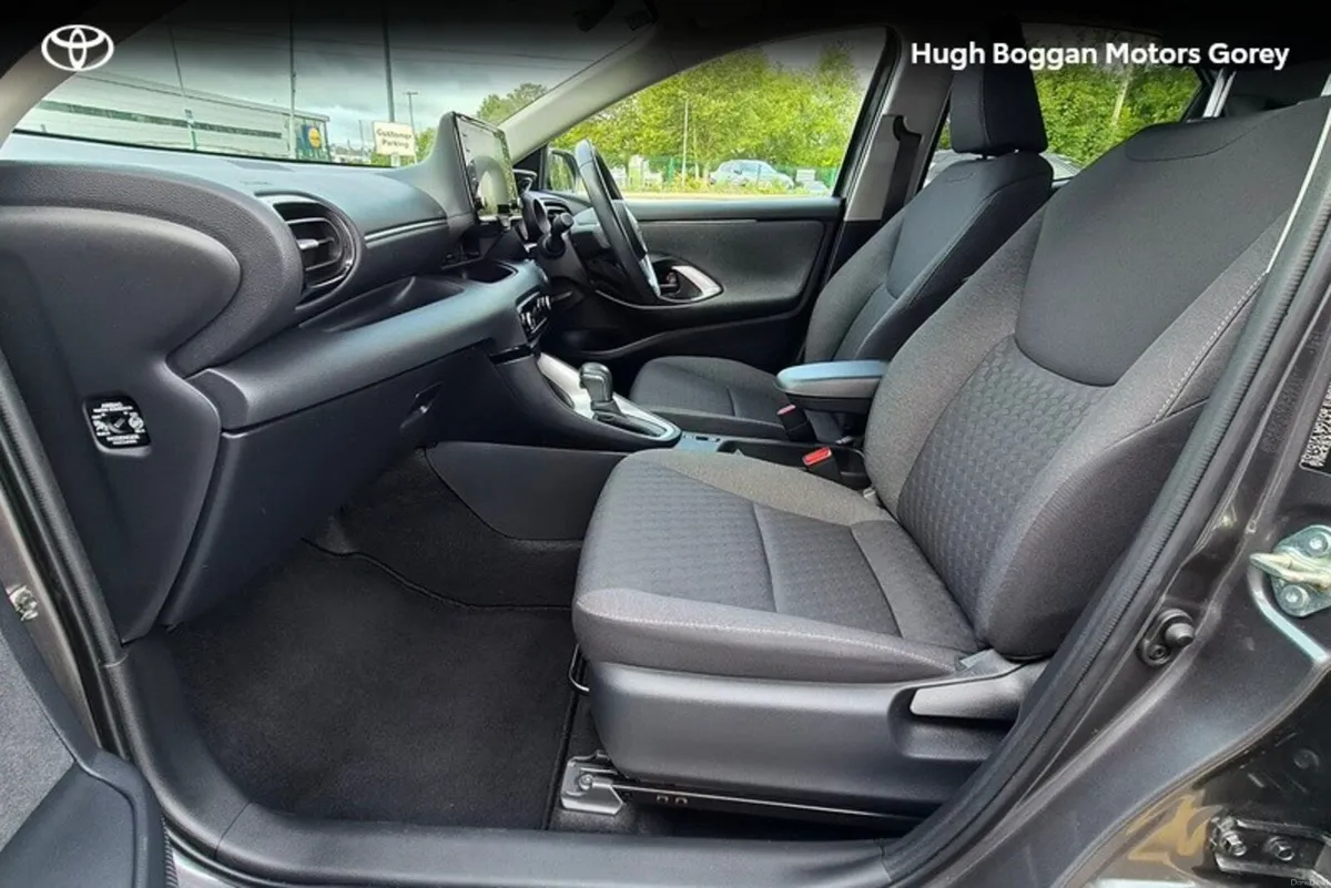 Toyota Yaris YARIS HYB L/SPORT MONO - Image 6