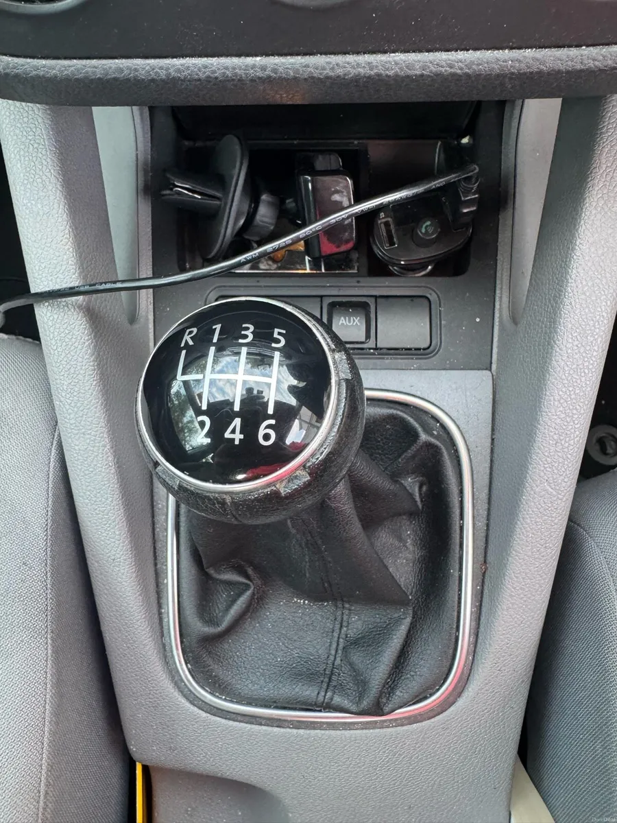 Volkswagen Golf 2007 1.6L petrol - Image 5