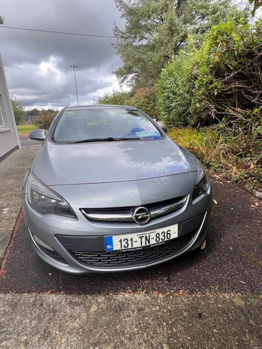 Opel Astra 2013 - Image 1