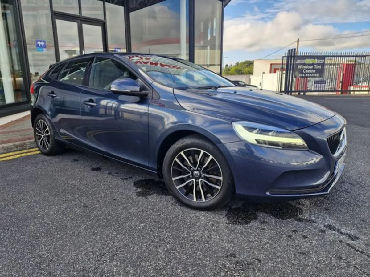 Volvo V40 D3 MOM ED 5DR Auto - Image 1