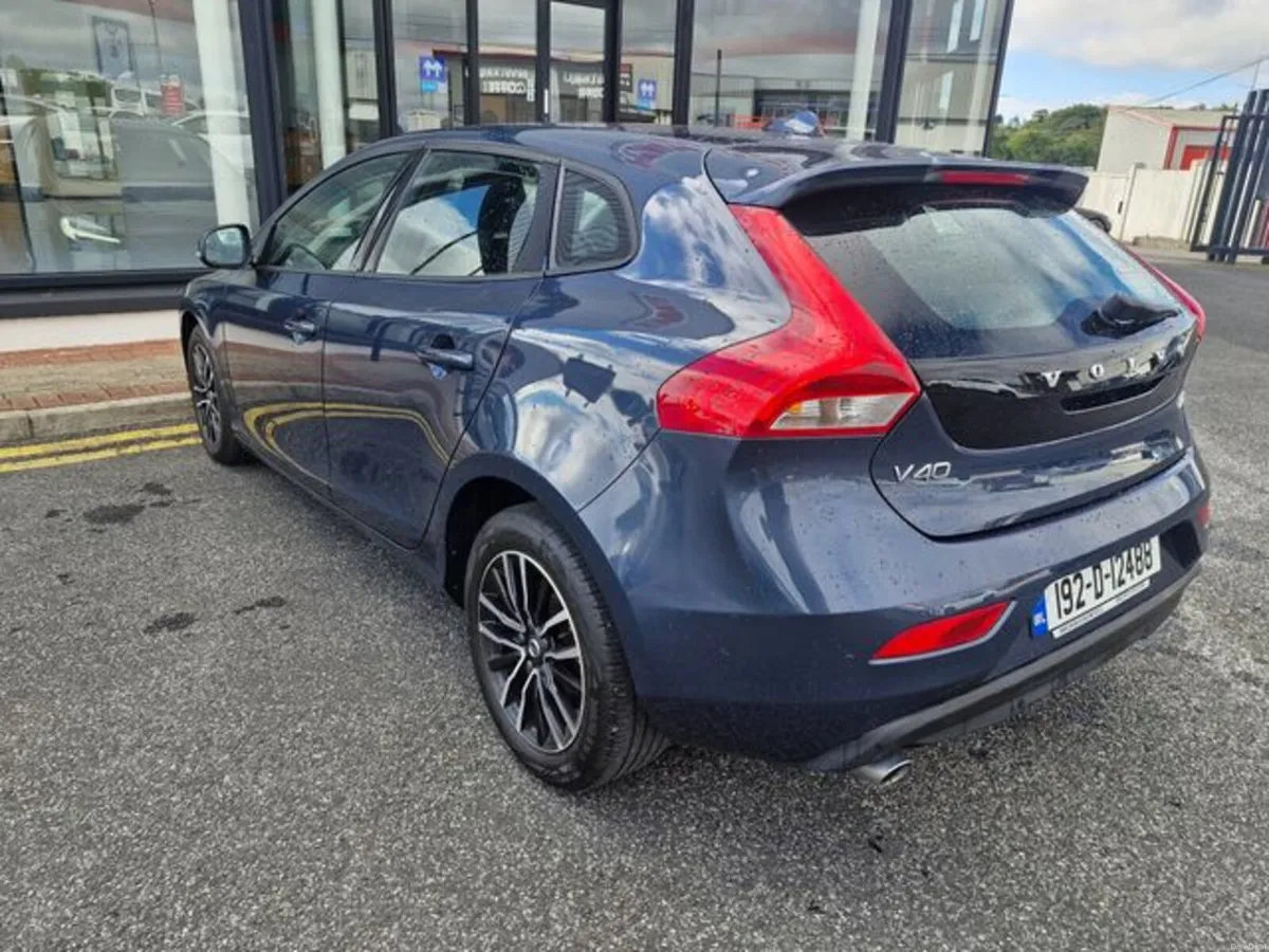 Volvo V40 D3 MOM ED 5DR Auto - Image 4