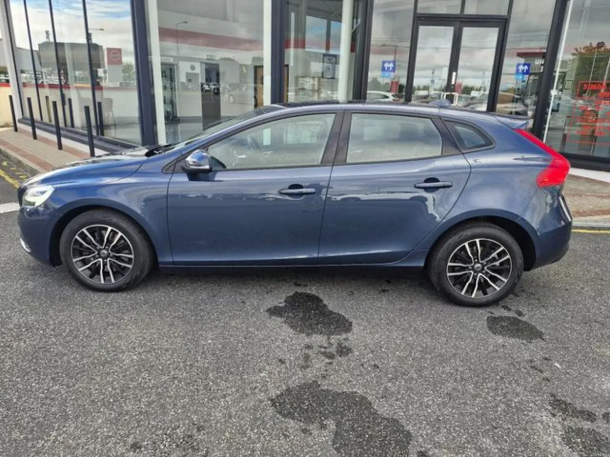 Volvo V40 D3 MOM ED 5DR Auto - Image 6