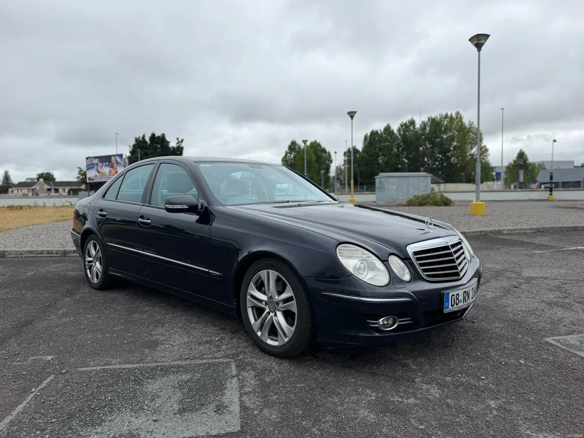 MERCEDES E220 AVANTGARDE AUTOMATIC - Image 2