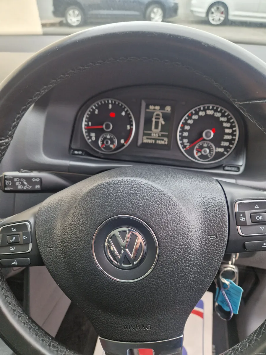 Volkswagen Touran 2015 - Image 4