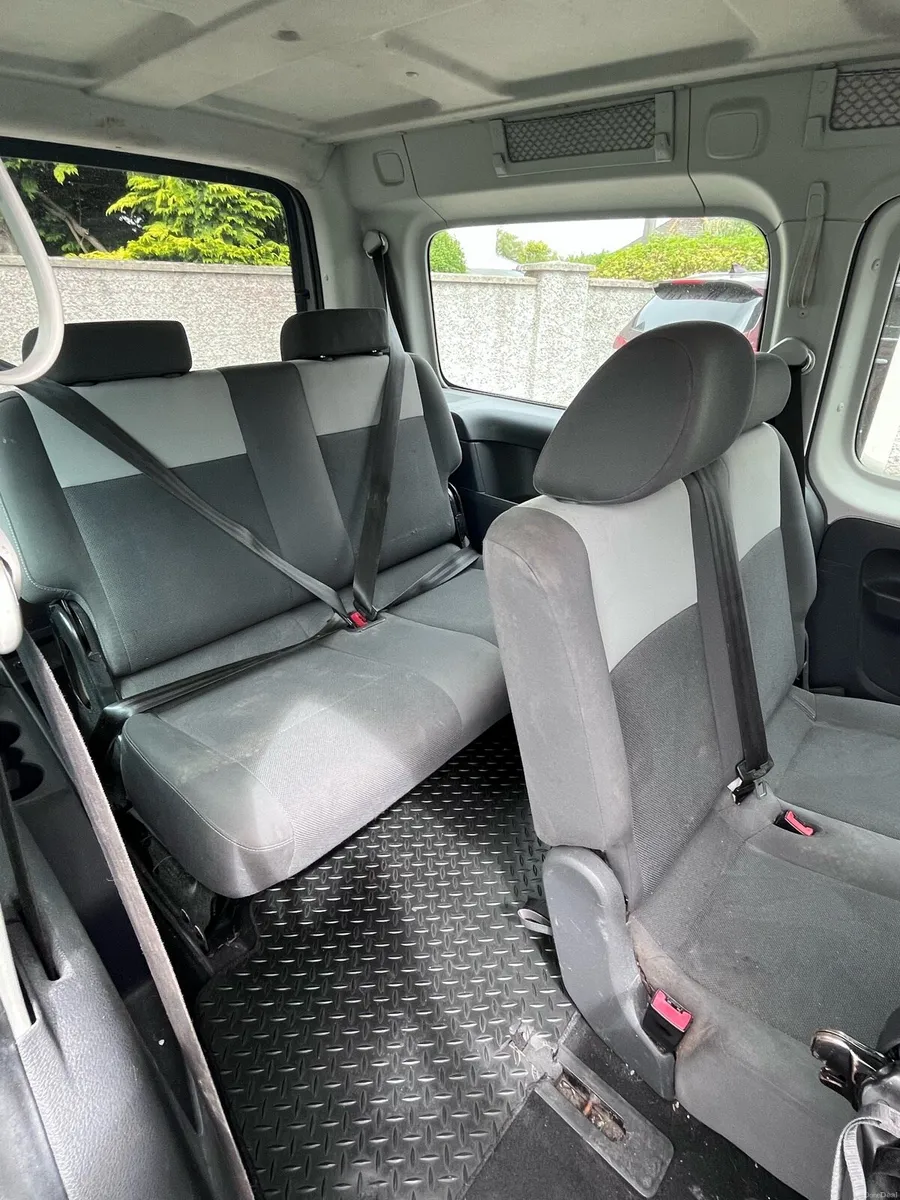 Volkswagen Caddy 7 seater - Image 5