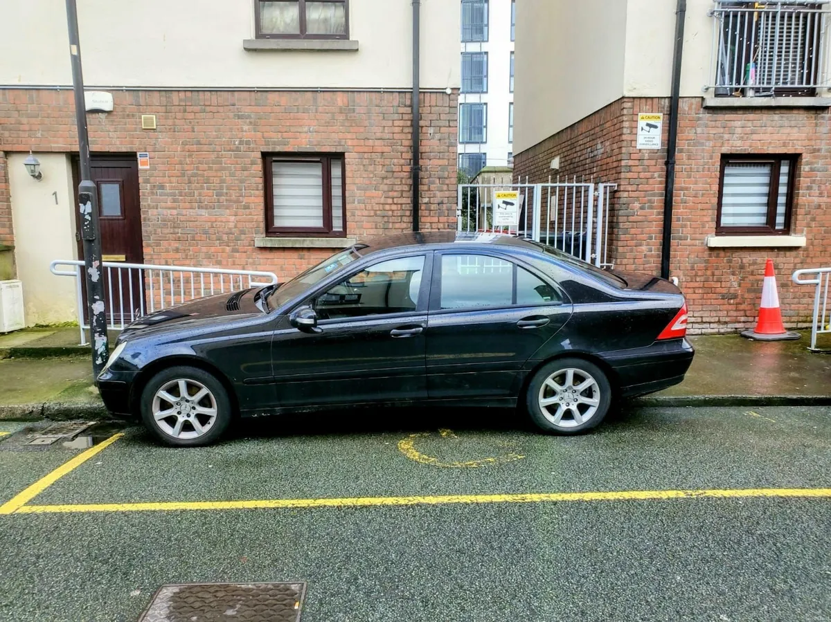 Mercedes-Benz C-Class 2007 - Image 2