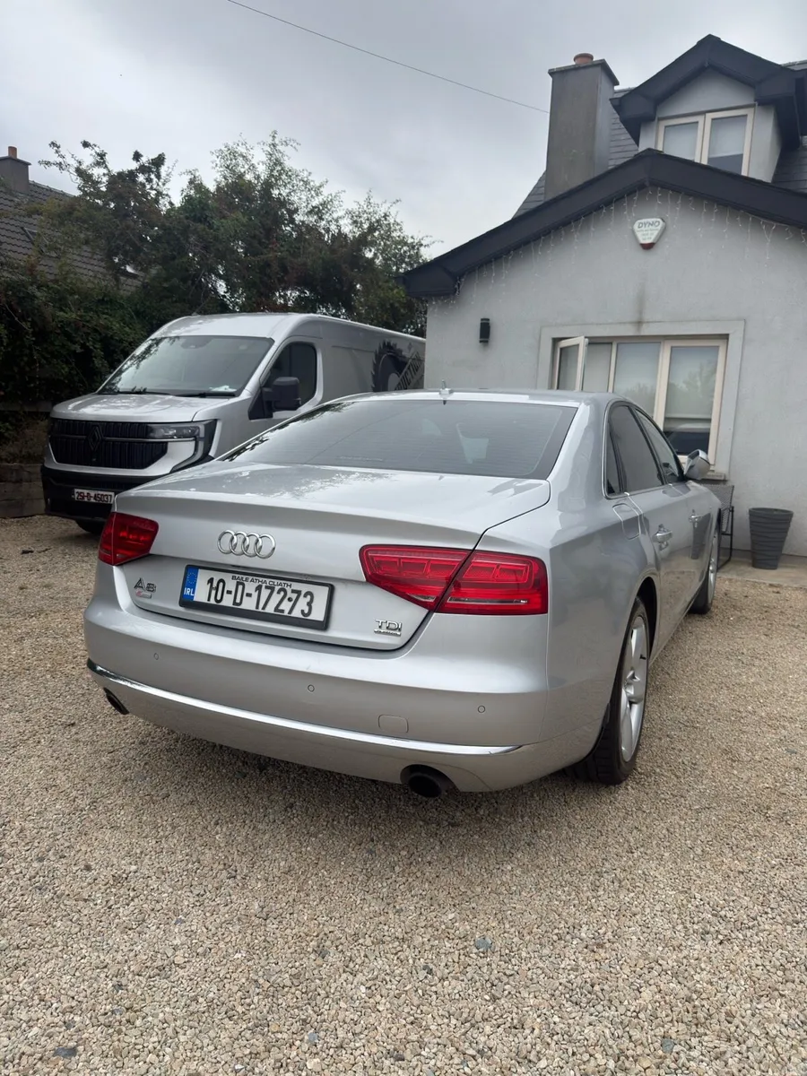 Audi A8 4.2TDI 2010 - Image 2