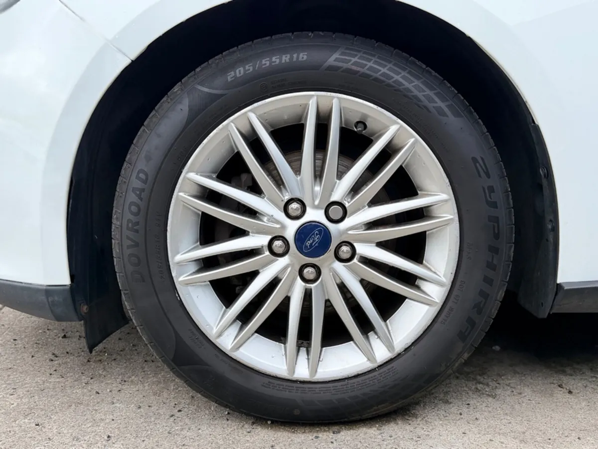 Ford Focus ZETEC EDITION - Image 4