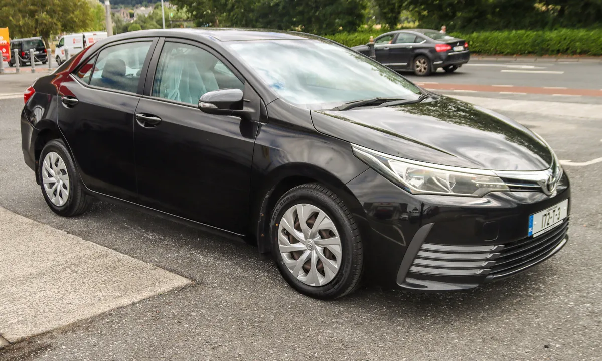 2017 Toyota Corolla D4D 1.4 Diesel Saloon - Image 3