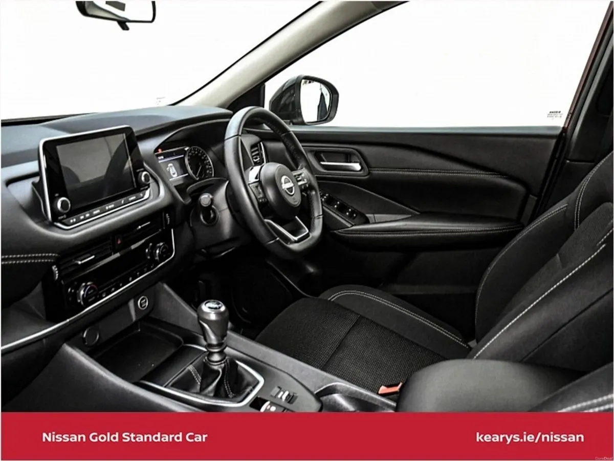 Nissan Qashqai 1.3 PET MILD HYBRID SV WITH GLASS R - Image 5