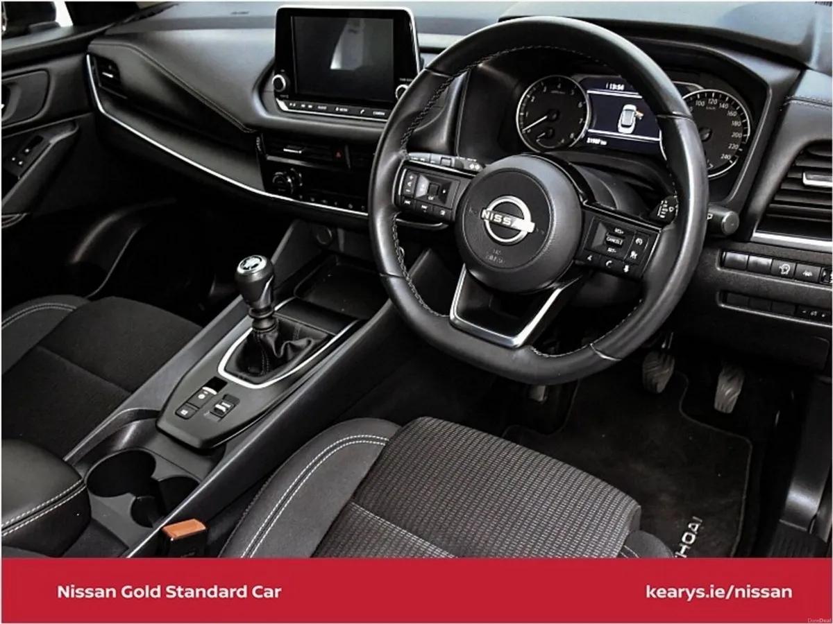 Nissan Qashqai 1.3 PET MILD HYBRID SV WITH GLASS R - Image 6