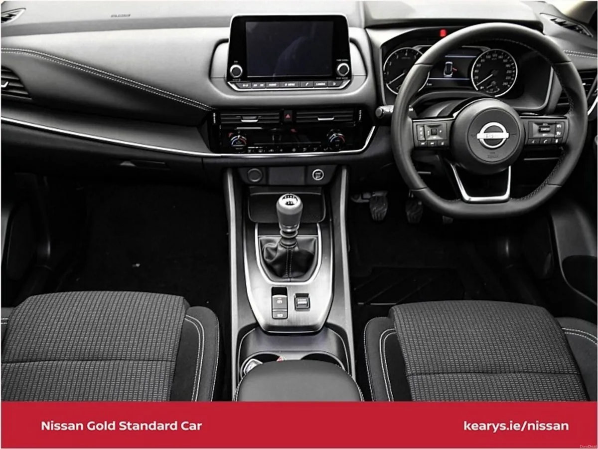 Nissan Qashqai 1.3 PET MILD HYBRID SV WITH GLASS R - Image 4
