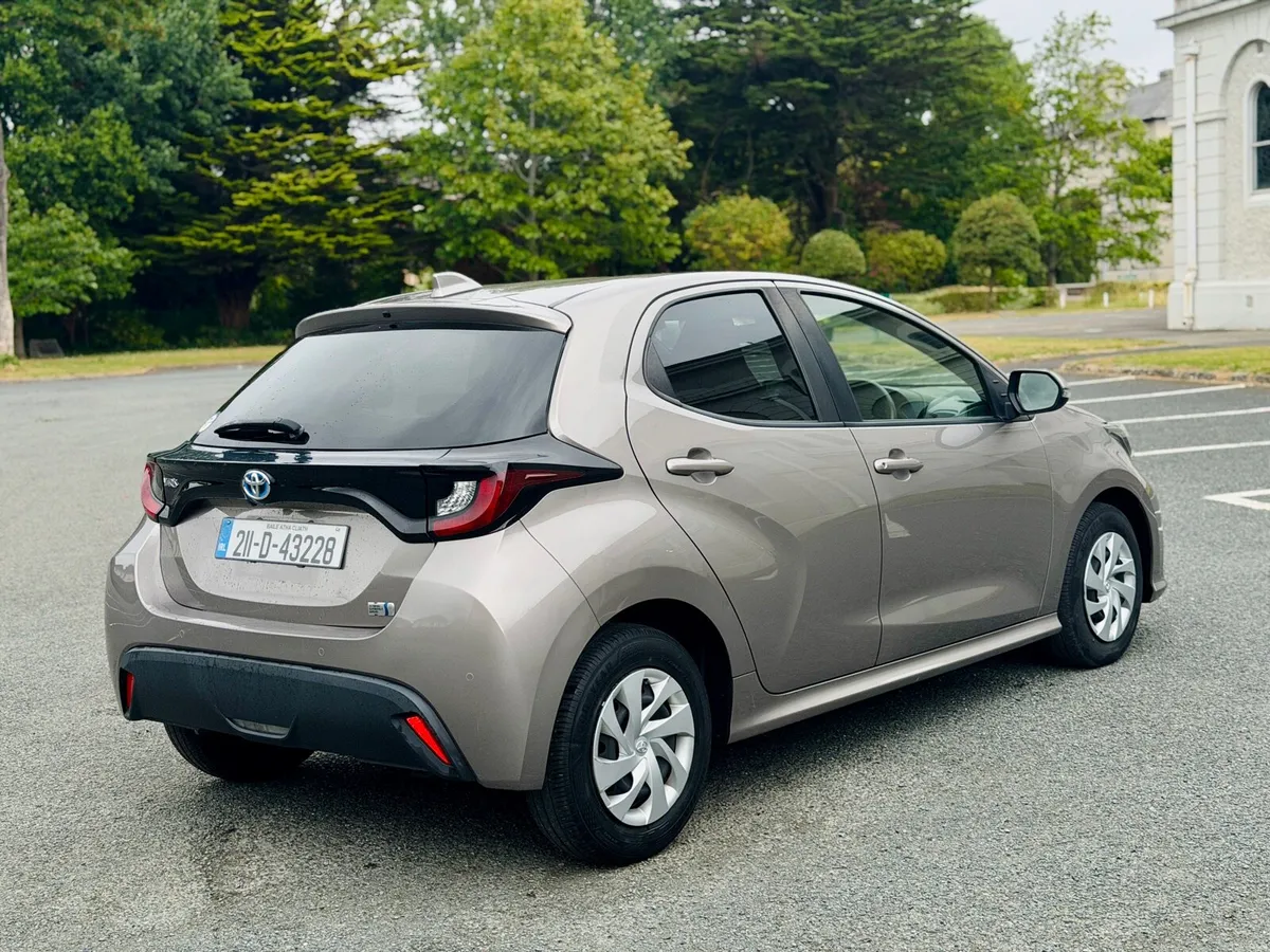 2021 TOYOTA YARIS • HYBRID • NEW NCT - Image 3