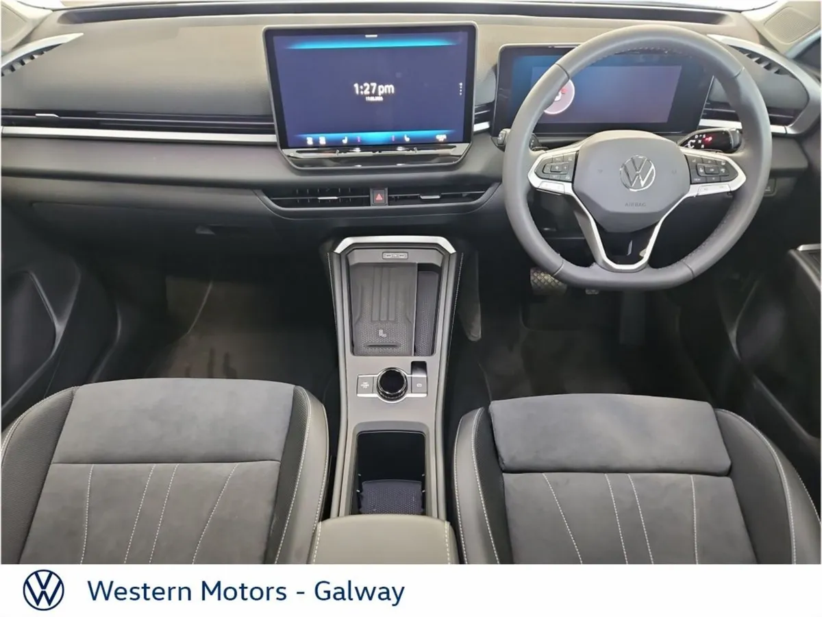 Volkswagen T-Roc **Save €1000 vs New** Style Spec, - Image 2