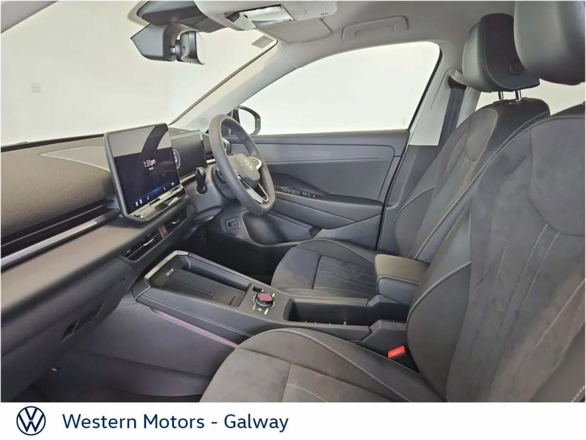 Volkswagen T-Roc **Save €1000 vs New** Style Spec, - Image 4