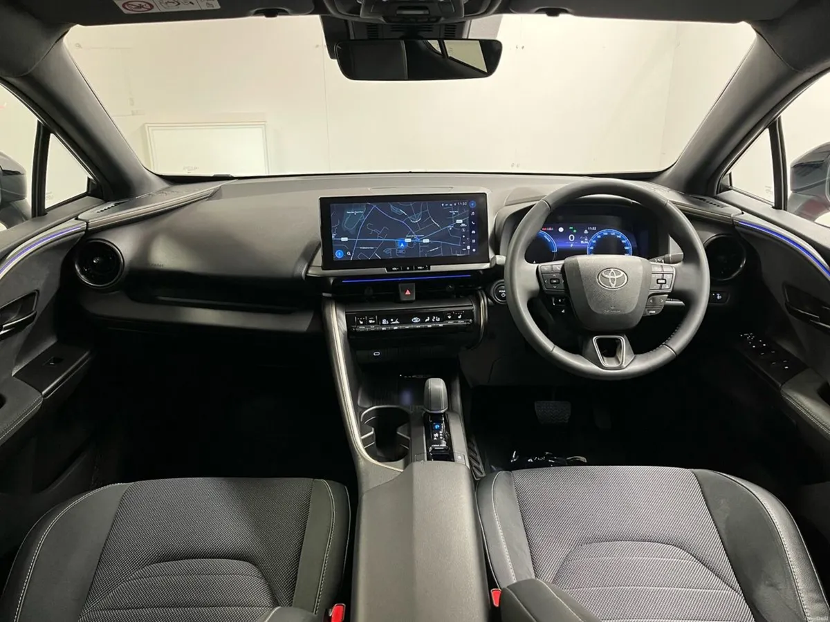 Toyota C-HR Sol 1.8 Hybrid - Reversing Camera - Am - Image 2