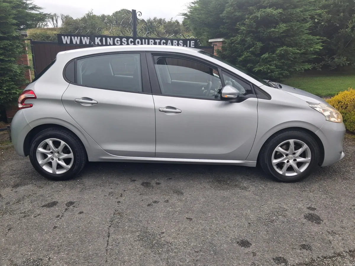 151 Peugeot 208 1.0L Petrol Only 40,000 miles... - Image 5