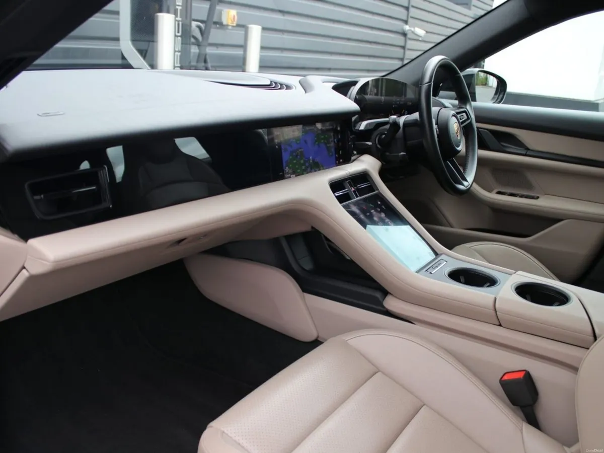 Porsche Taycan 4 Cross Turismo - Image 5