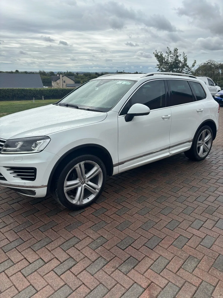 Vw Touareg 2016 crew cab 5 seats - Image 2