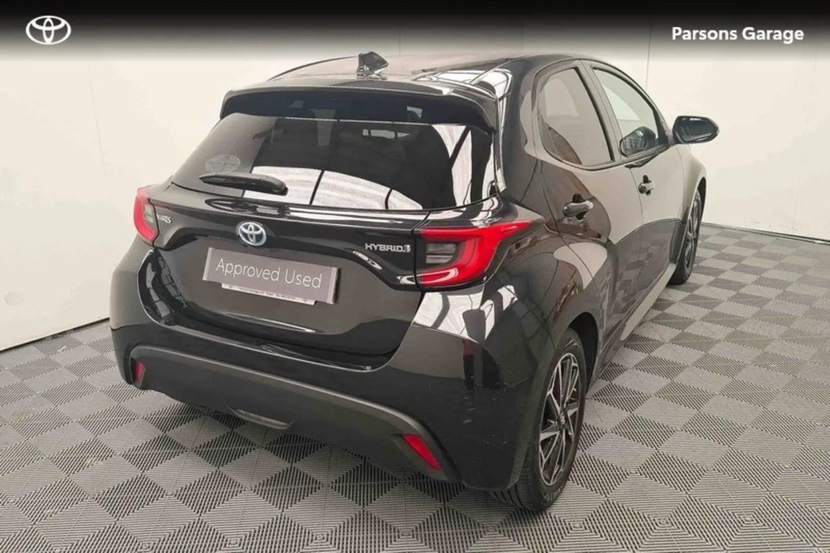 Toyota Yaris 1.5 - Image 2