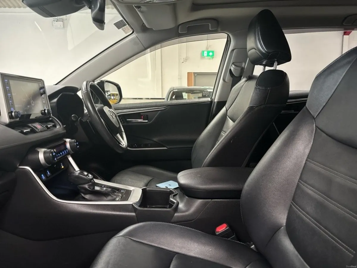 Toyota RAV4 HYBRID PLATINUM 4DR AUTO - Image 6