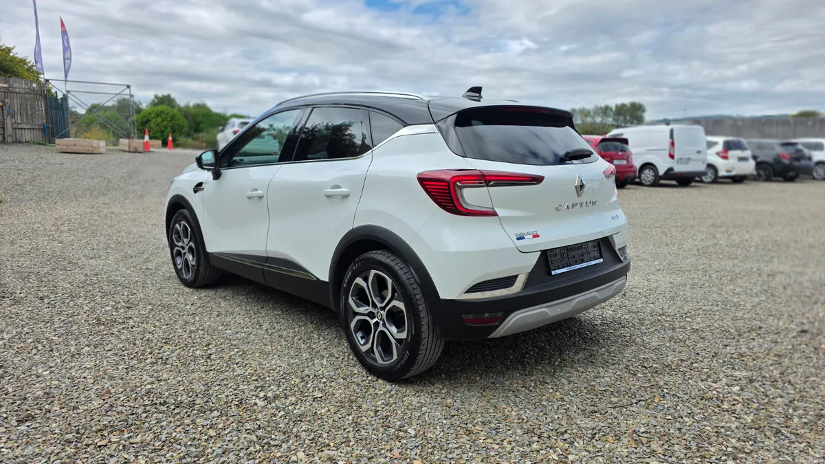 2022 Renault Captur Hybrid - Image 6