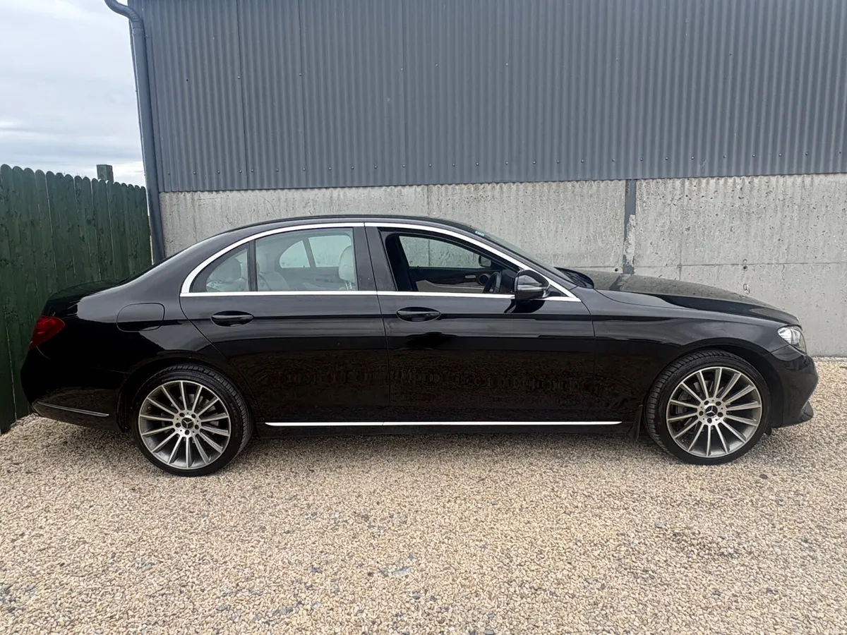Mercedes-Benz E220d ONE OWNER - Image 5