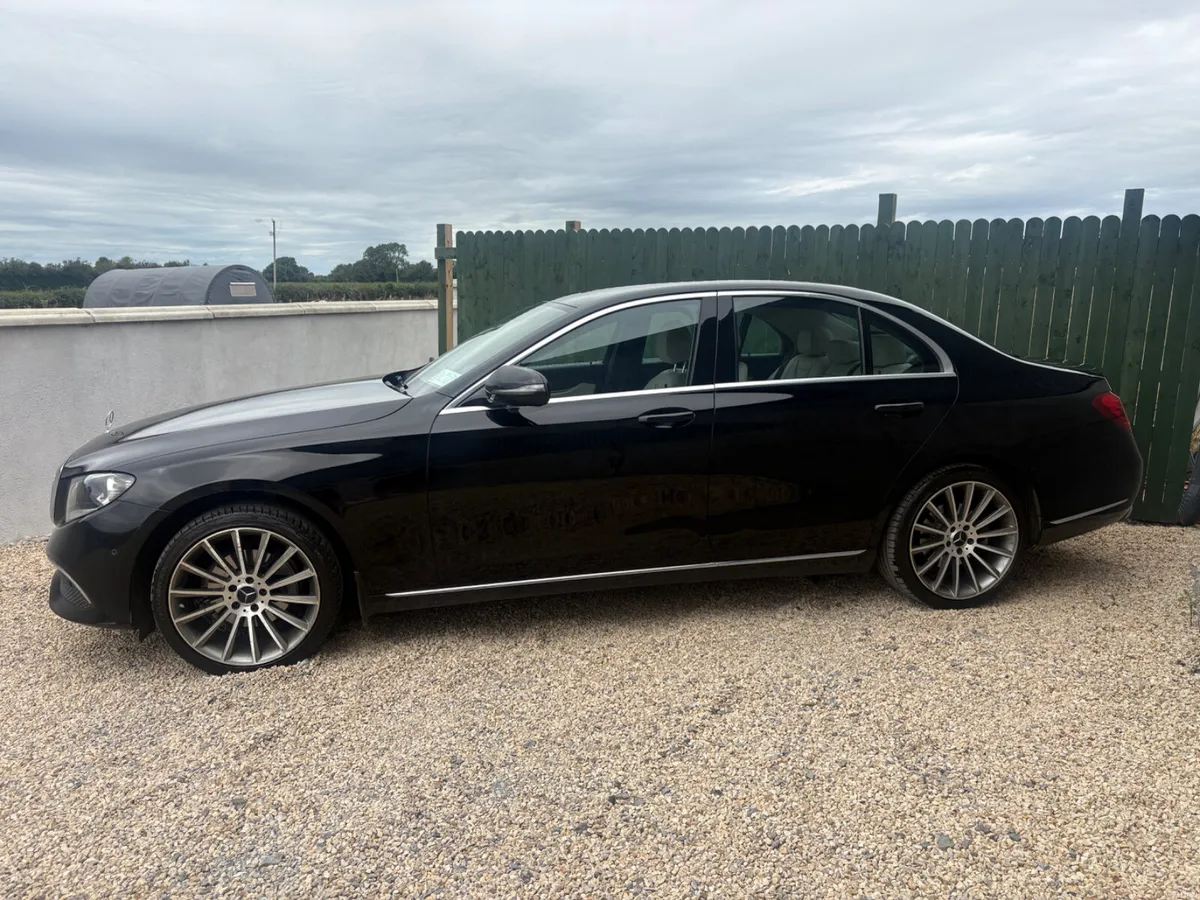 Mercedes-Benz E220d ONE OWNER - Image 2