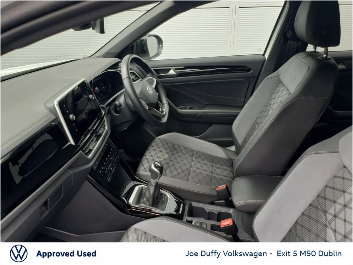 Volkswagen T-Roc R-Line 1.0 TSI 110HP 6 SPEED FWD - Image 3