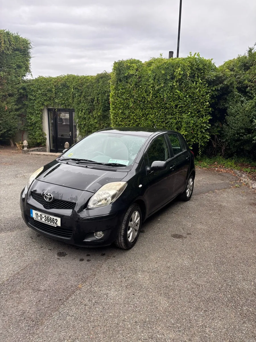 Toyota Yaris 2011 - Image 2