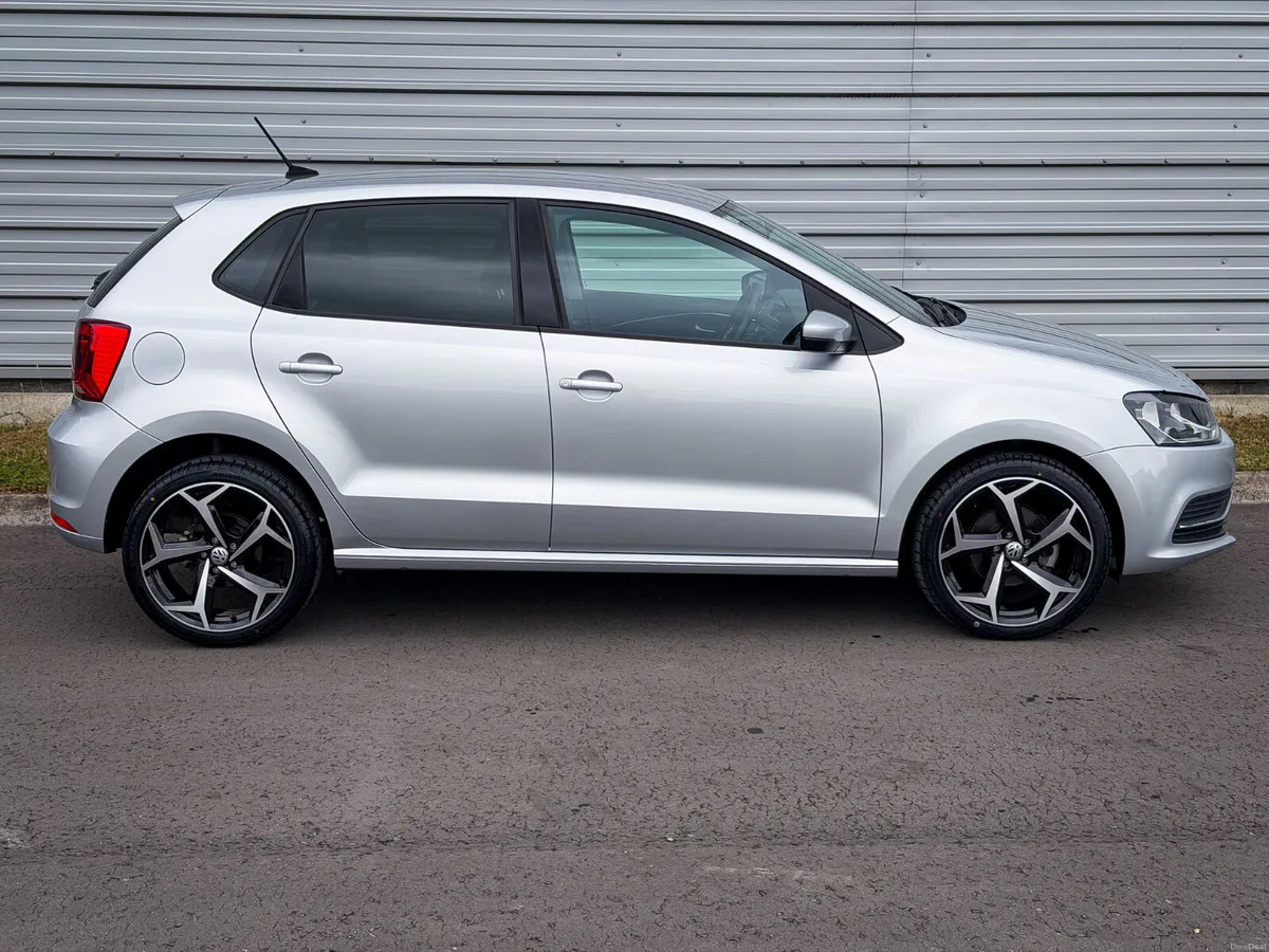 Volkswagen Polo 1.2L 152 Automatic(Apple car play) - Image 2