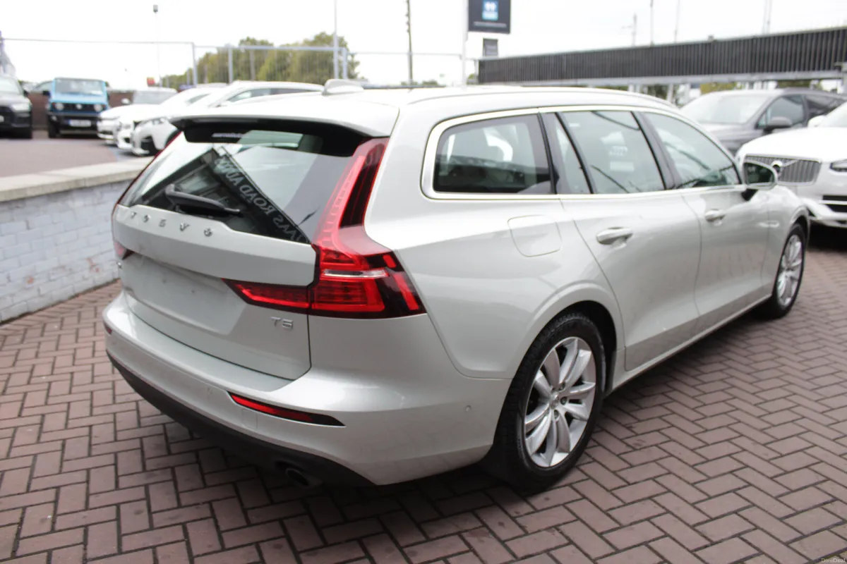 2019 VOLVO V60 T5 - Image 4