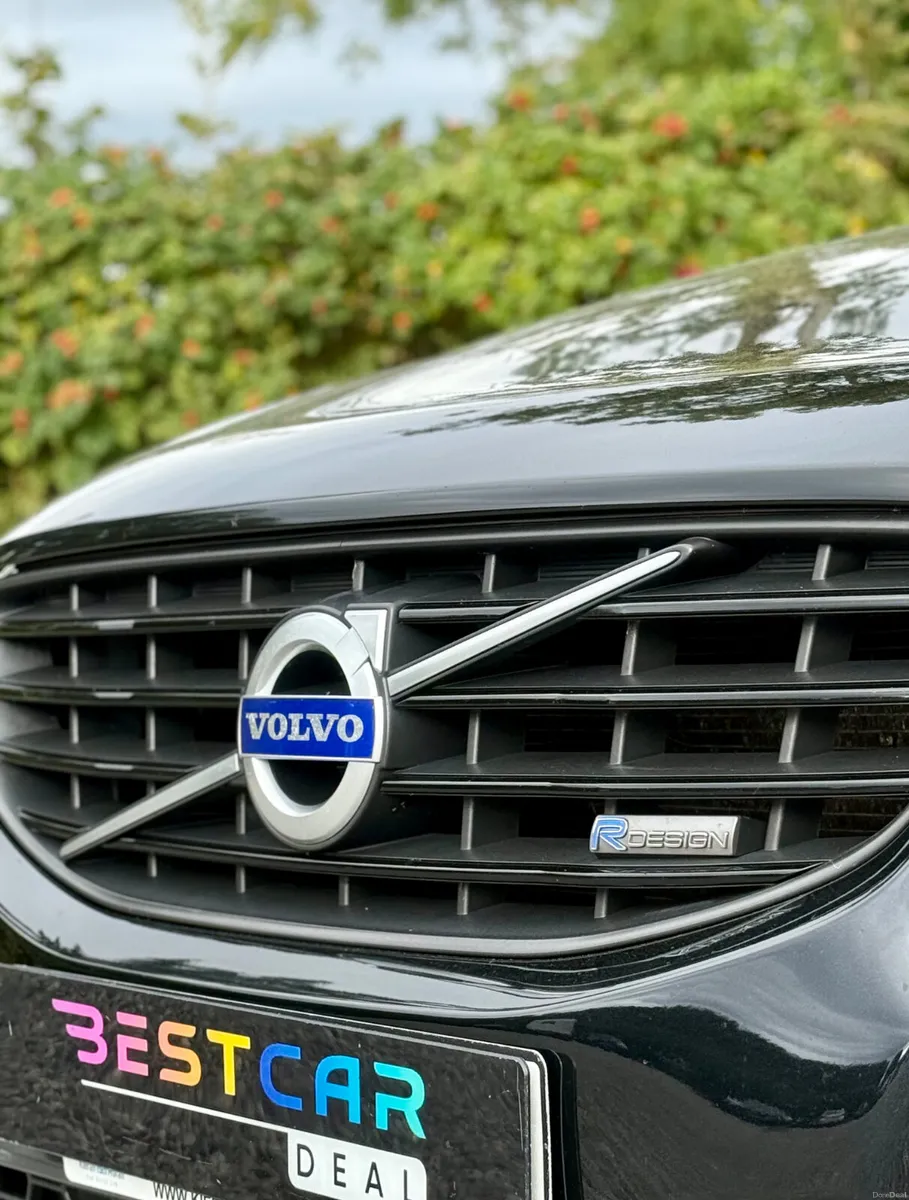 2017 Volvo XC60 D4 R-Design SE 190HP Automatic - Image 6