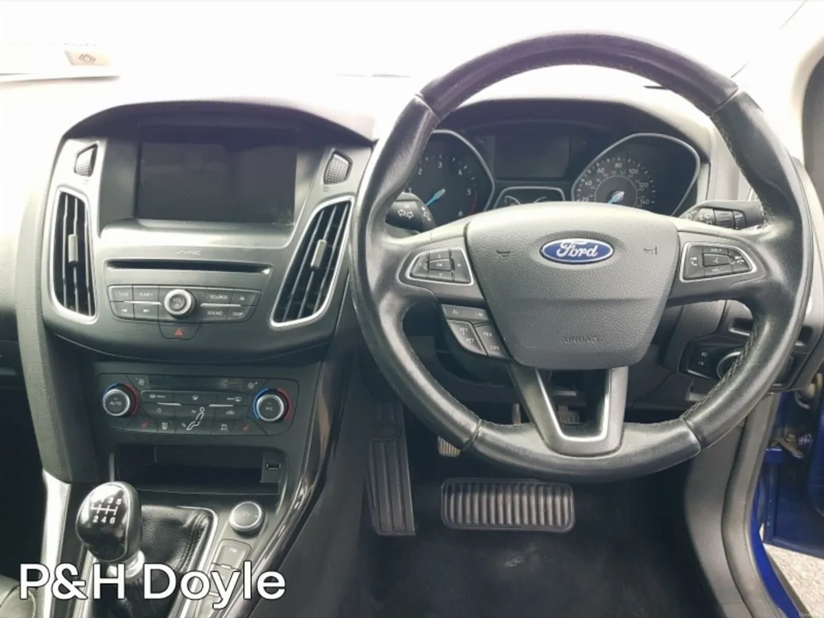 Ford Focus TITANIUM - Image 2