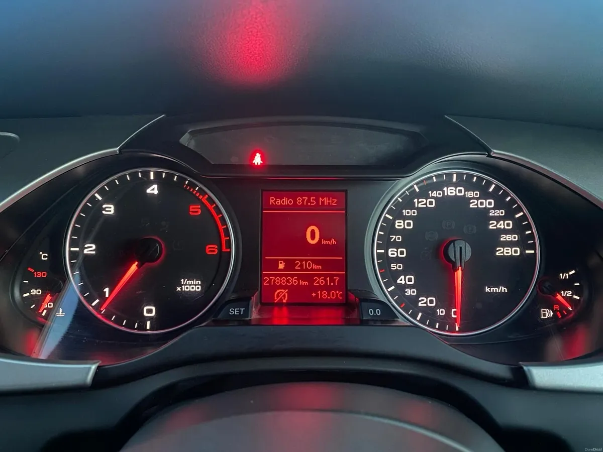Audi A4 S-Line 2010 - Image 2