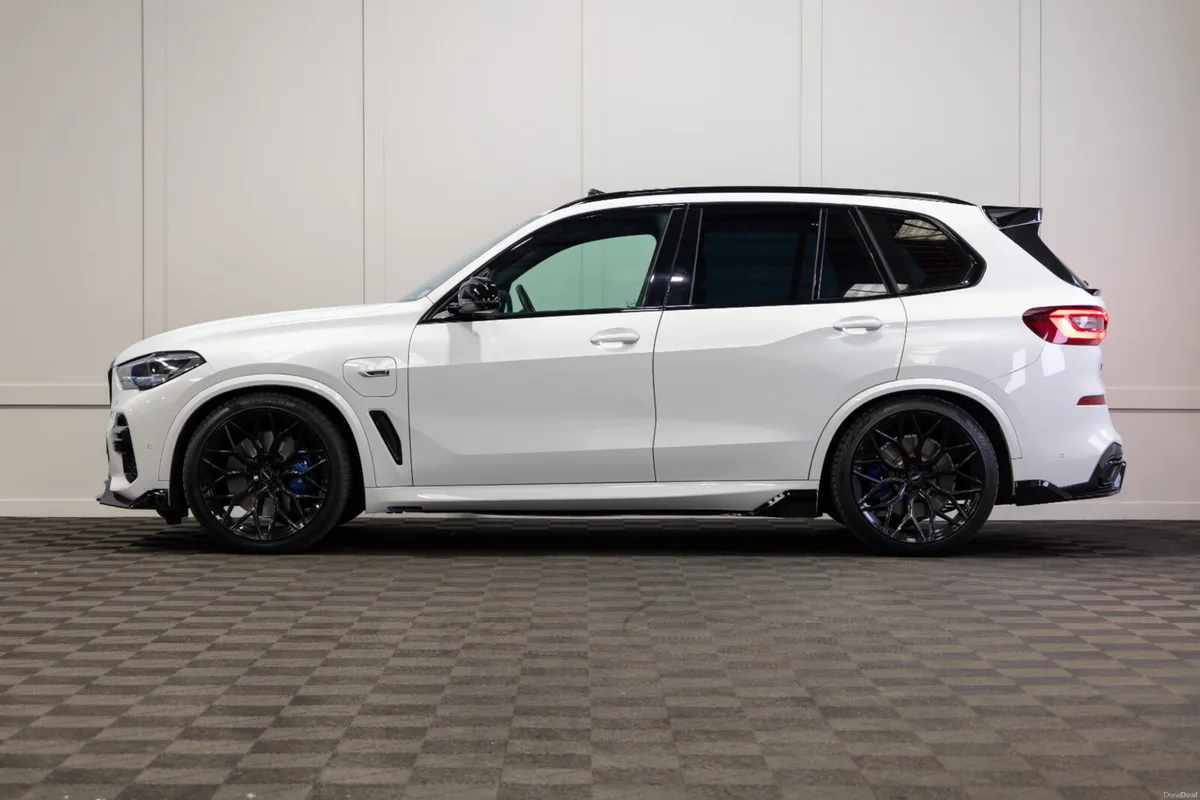 222 BMW X5 X-Drive 45e M-Sport - Image 3