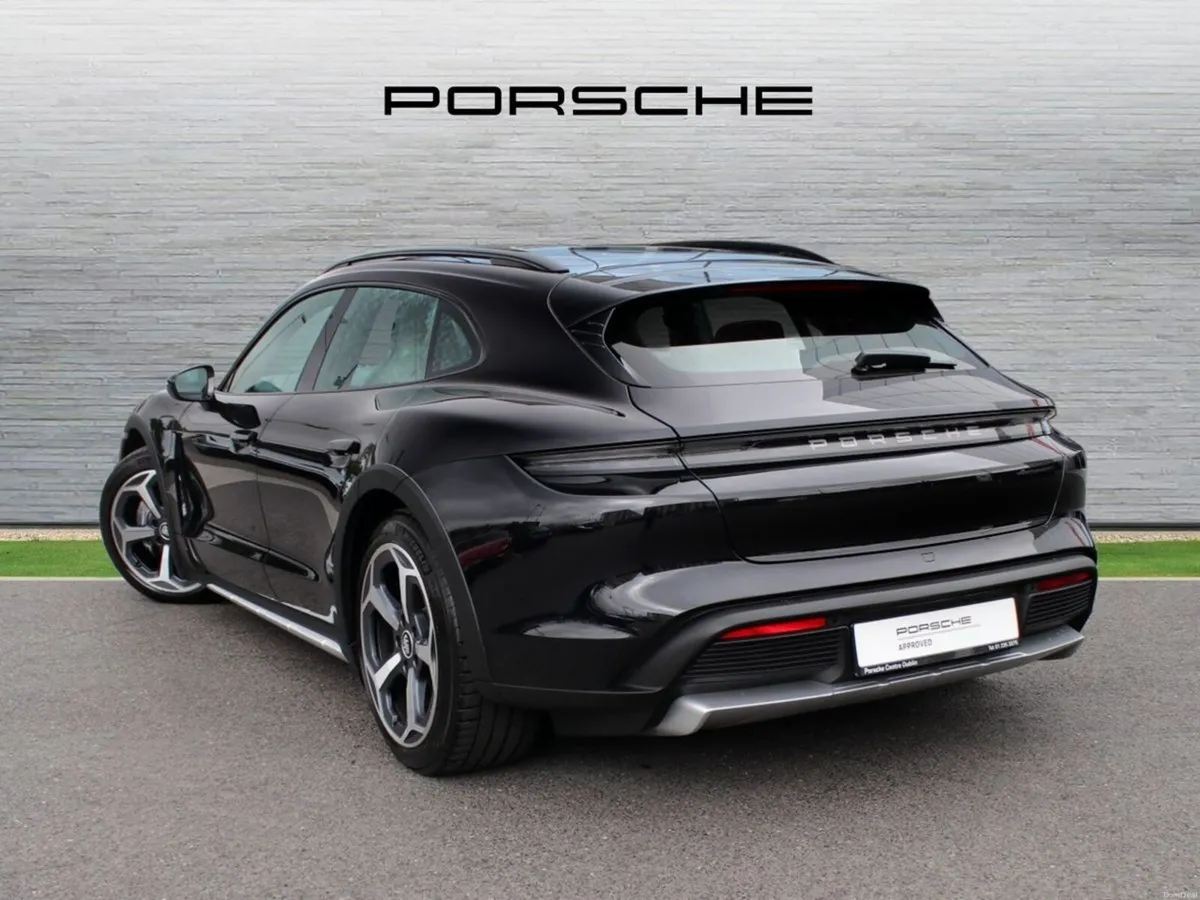 Porsche Taycan 4 Cross Turismo - Image 2
