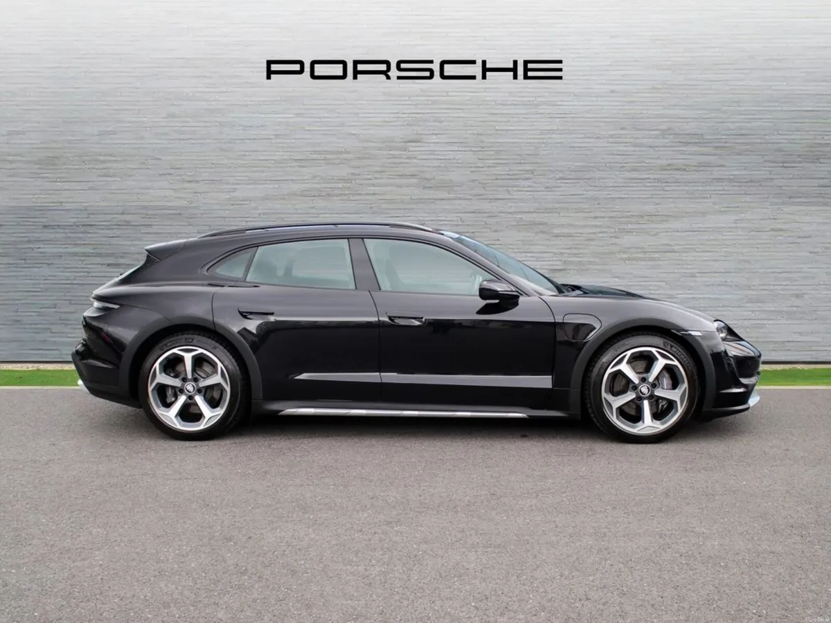 Porsche Taycan 4 Cross Turismo - Image 4