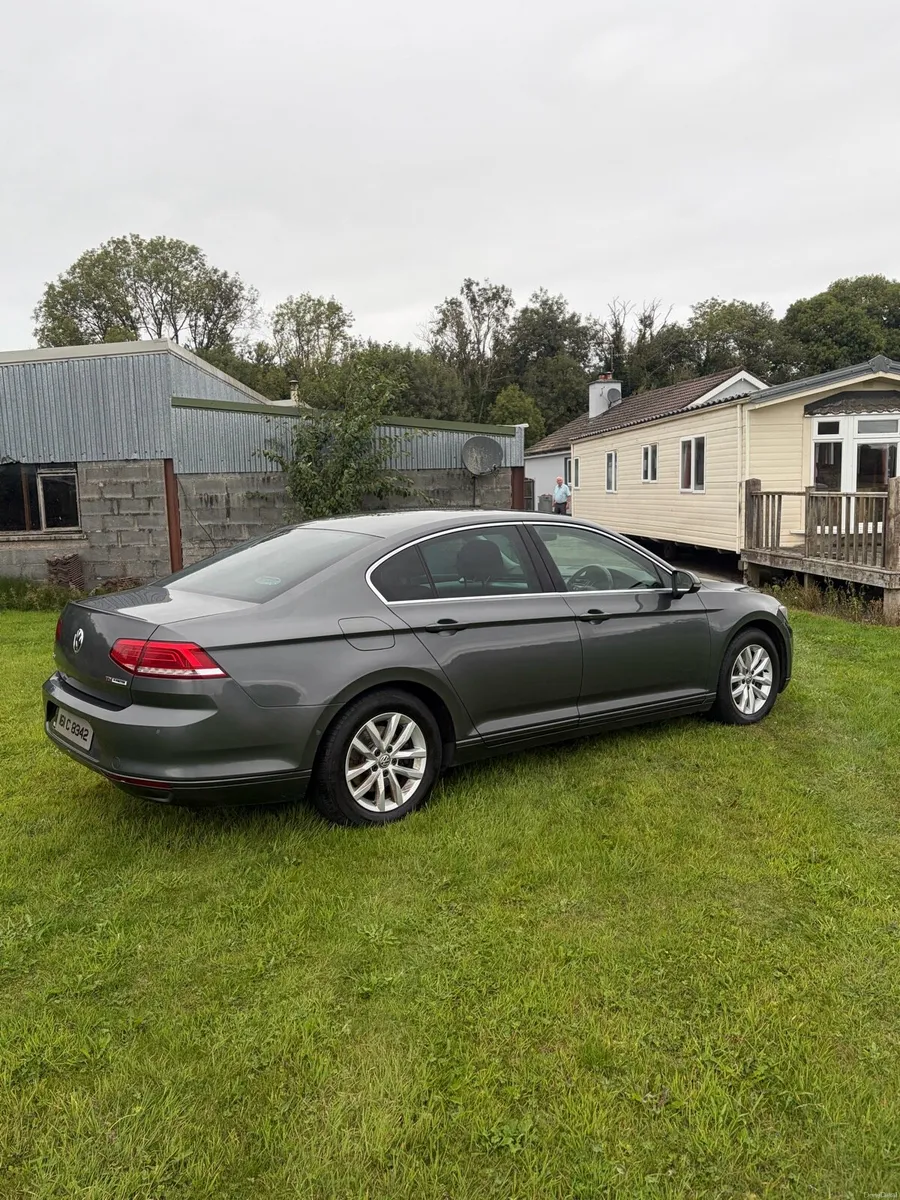 Volkswagen Passat - Image 5