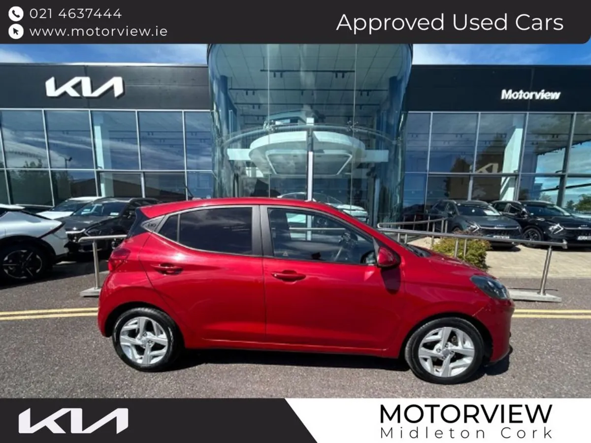 Hyundai i10 *AUTOMATIC* Deluxe 5DR, Metallic Red - Image 1