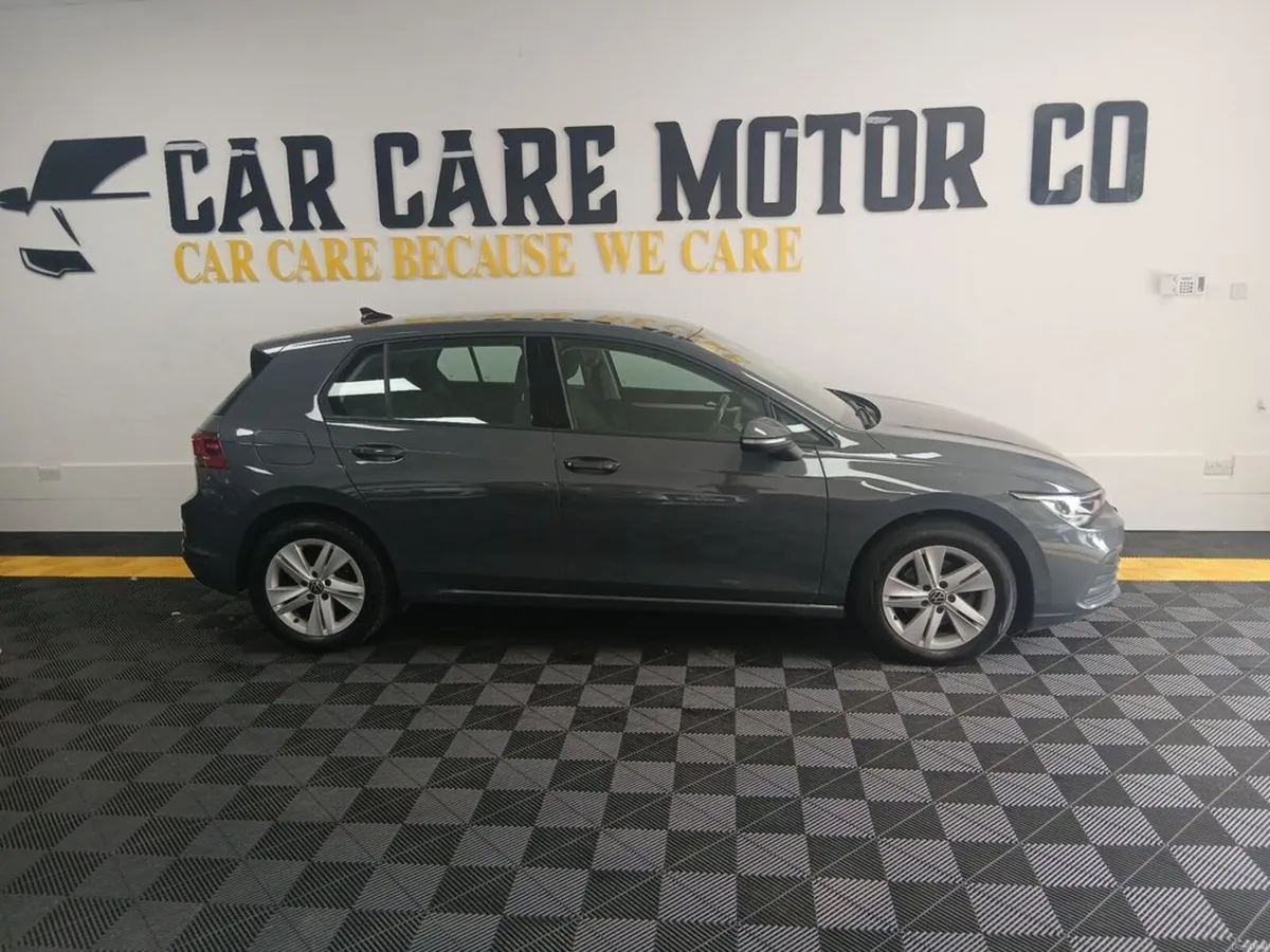 Volkswagen Golf Life 1.0 TSI Mhev 110HP 5 - Image 1