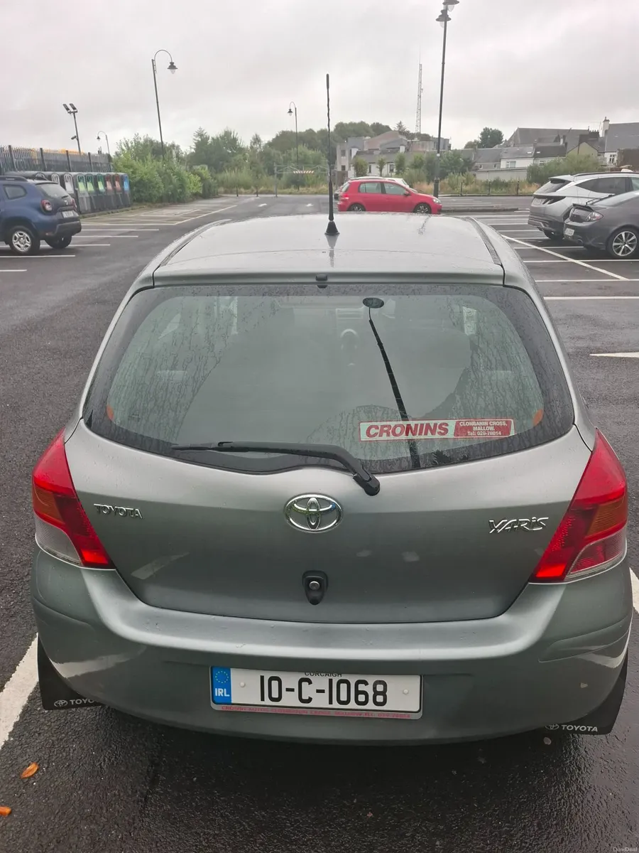 Toyota Yaris 2010 - Image 4