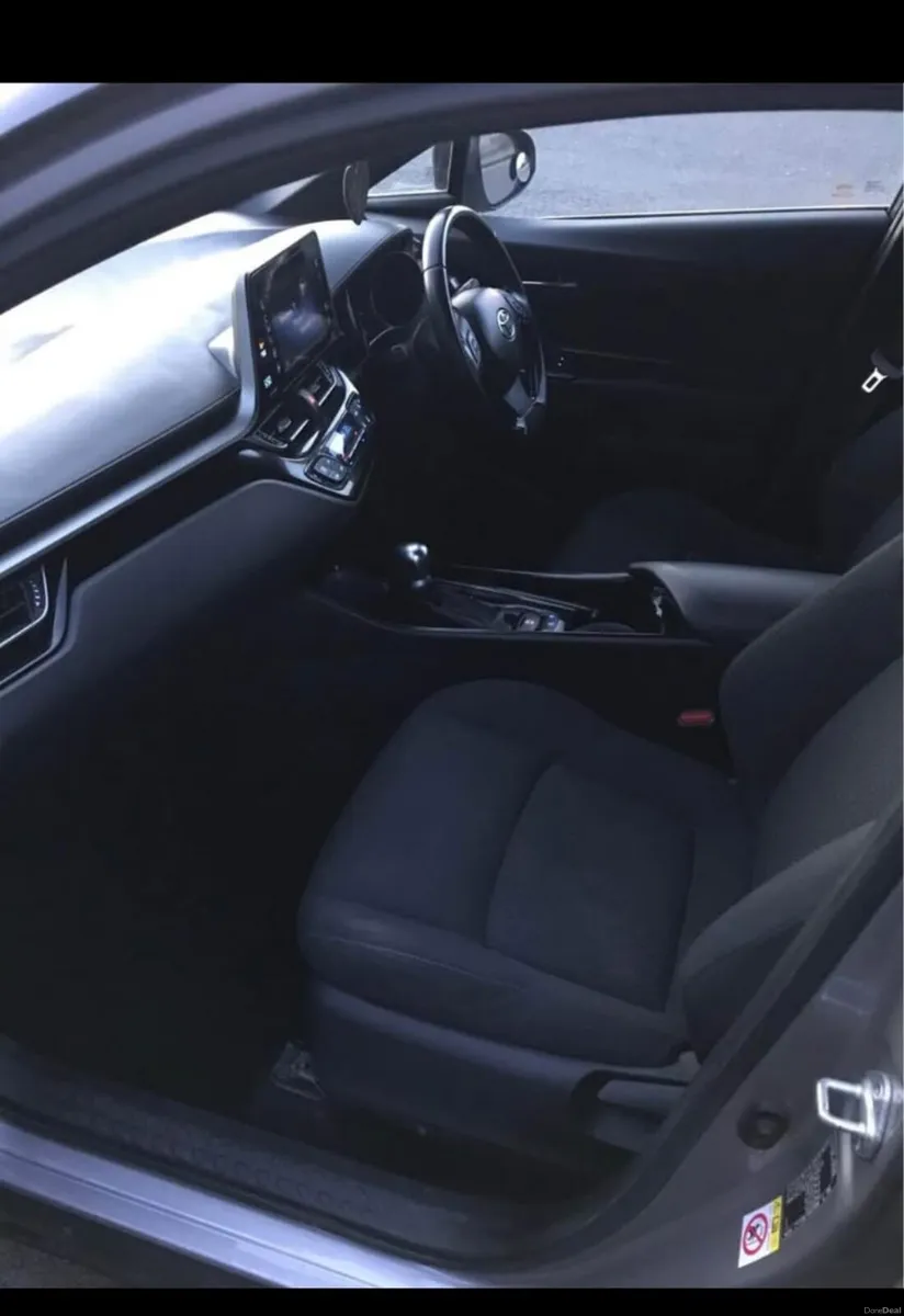 Toyota CH-R 2018-2 hybrid - Image 4
